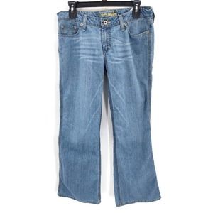 American Eagle light wash boyfriend style low rise jeans in size 8